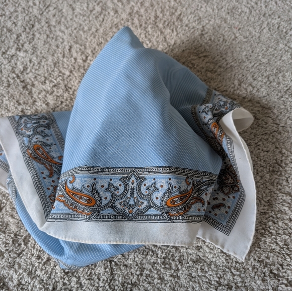 Robinson Golluber Scarf - Picture 2 of 10